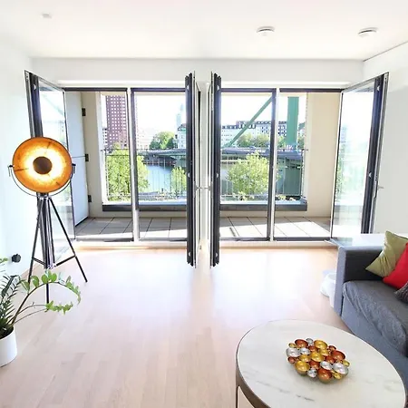 Close To Fair, Main Station And Airport Apartmán *